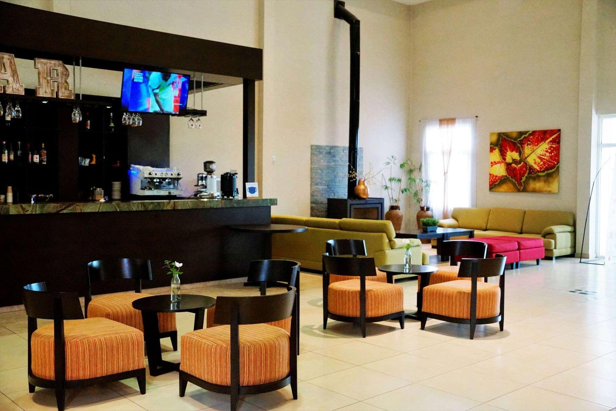 Howard Johnson & Hotel Funes