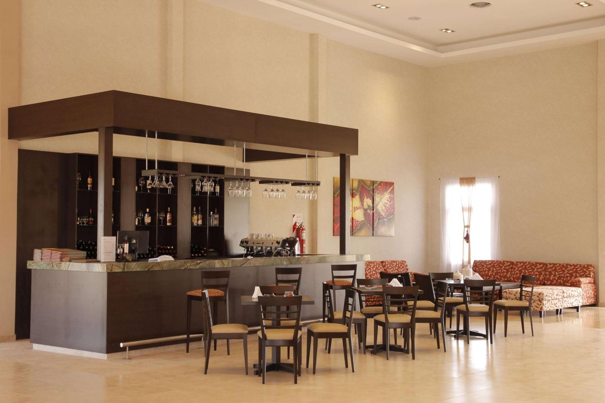 Howard Johnson & Hotel Funes
