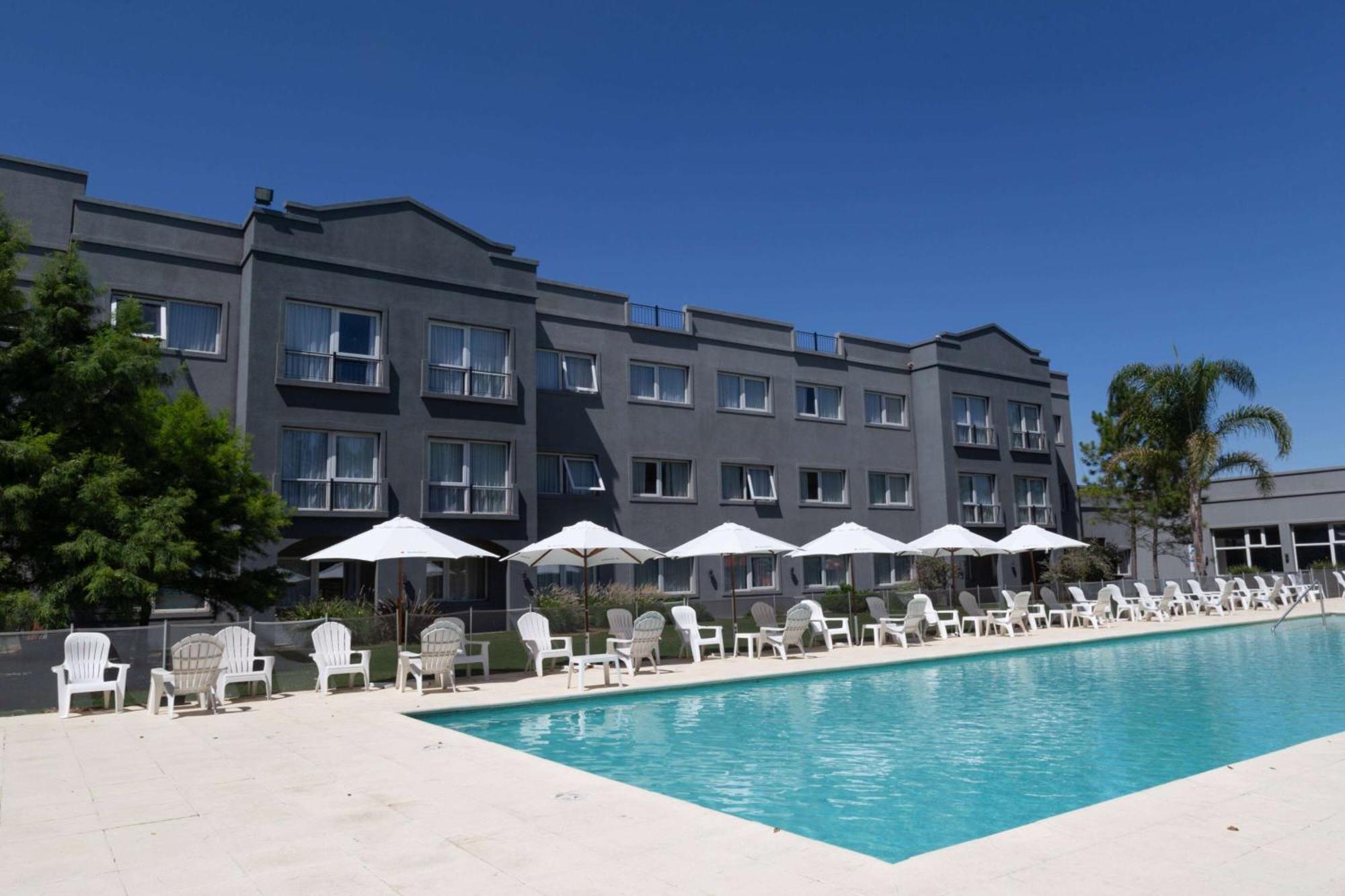 Howard Johnson & Hotel Funes