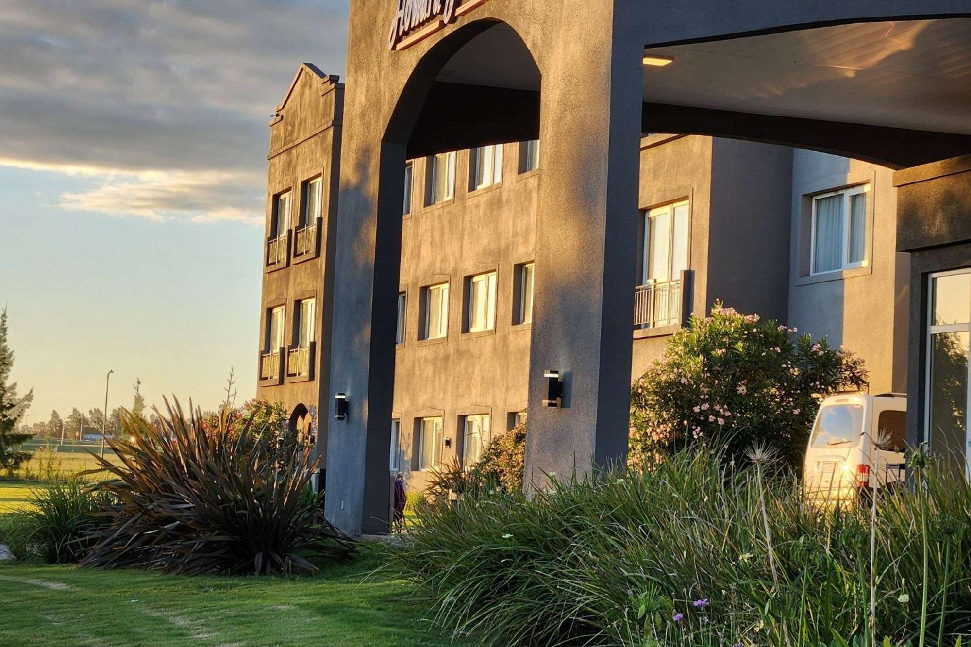 Hotel Howard Johnson & Funes