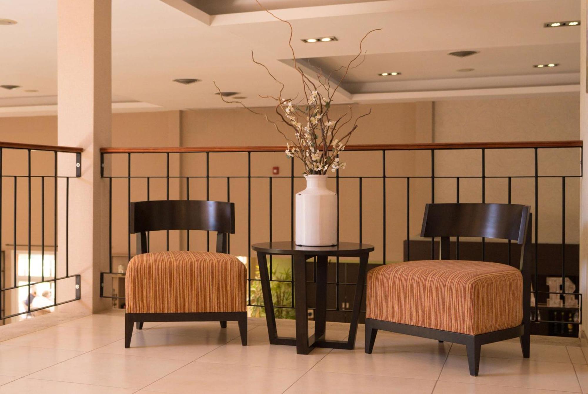 Howard Johnson & 4* Funes