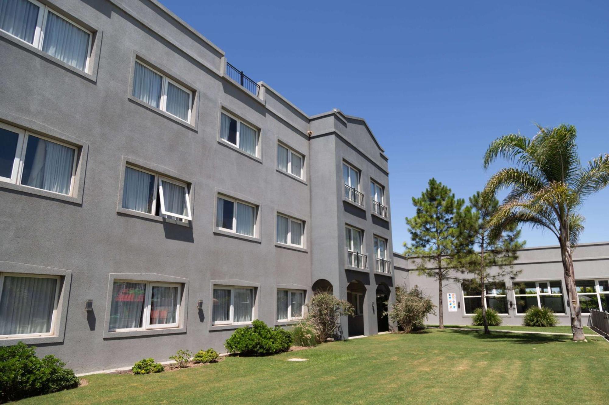 Howard Johnson & Hotel Funes
